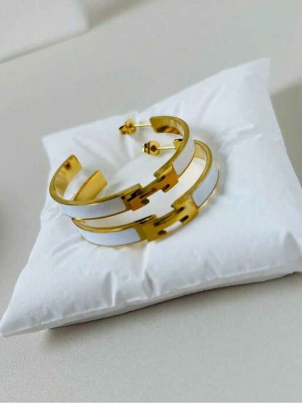 New GoldTone and white hoop earrings luxury